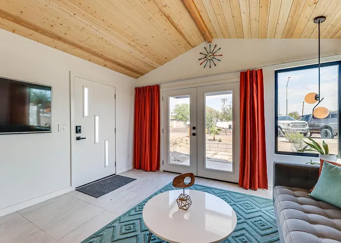 Walkable Downtown Oasis W/ Private Patio Holiday home *