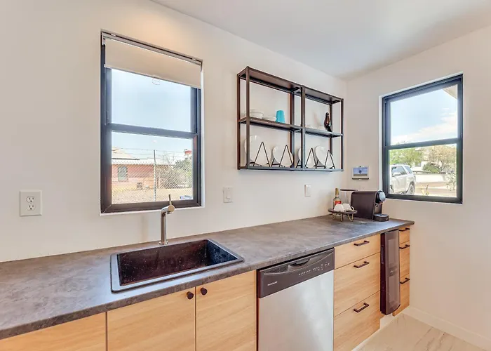 Walkable Downtown Oasis W/ Private Patio Chandler