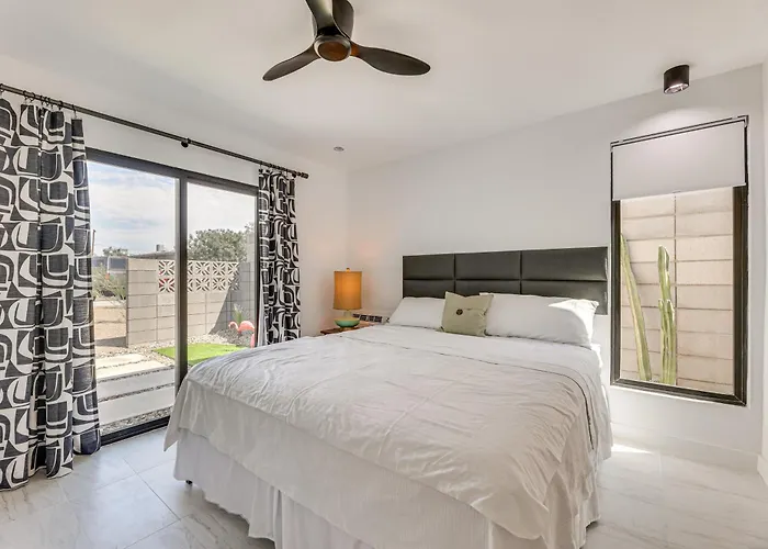 Holiday home Walkable Downtown Oasis W/ Private Patio *